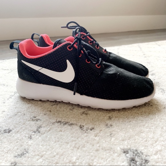 pink and black roshes